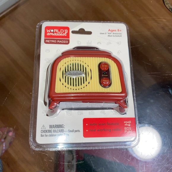 World's Smallest RETRO RADIO Westminster NEW SEALED Red - Picture 4 of 6